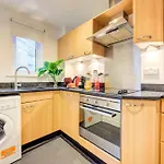 East London Tower Bridge Apartment