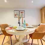 East London Tower Bridge Apartment