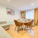 East London Tower Bridge Apartment