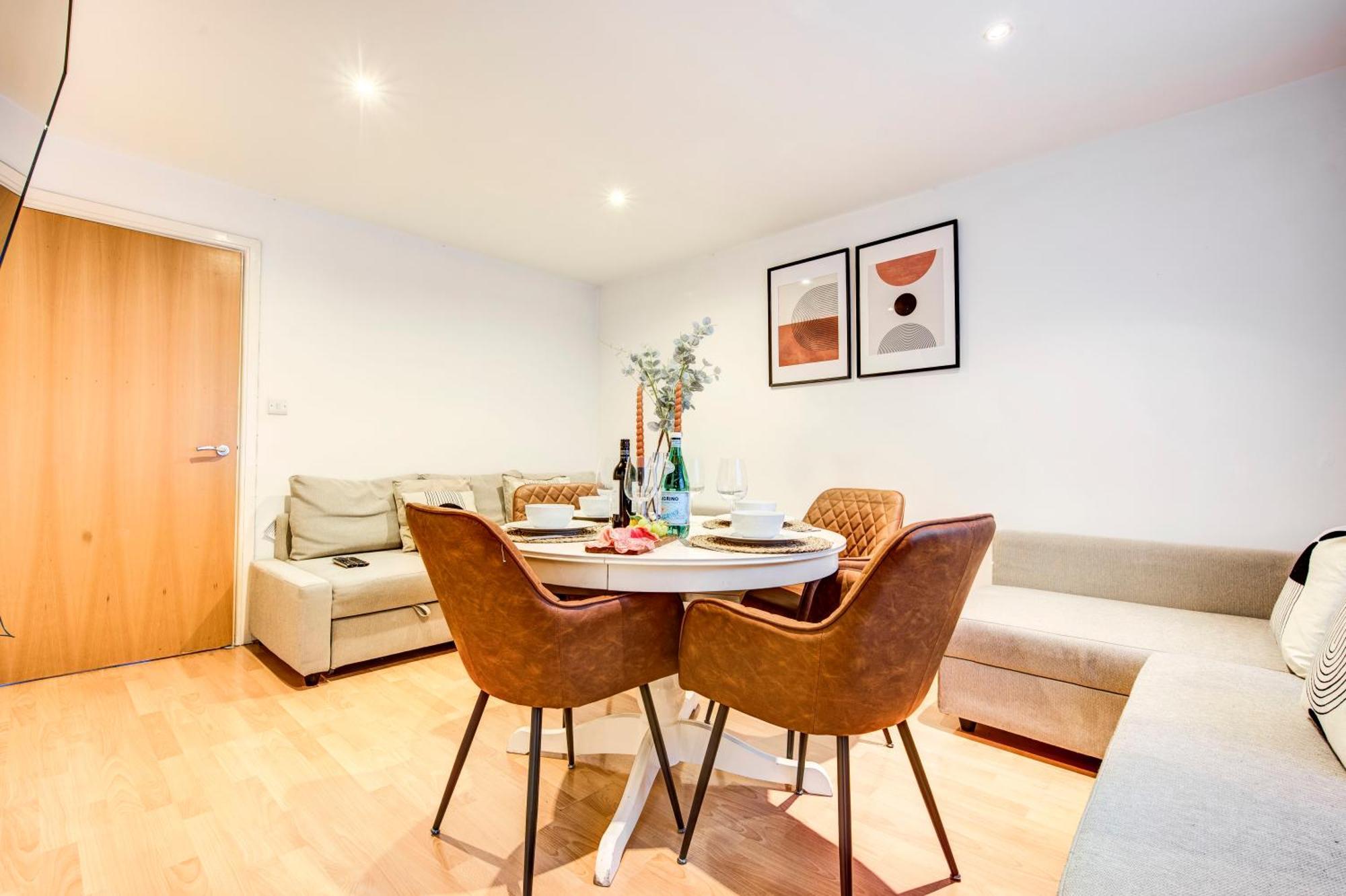 East Tower Bridge Apartment *